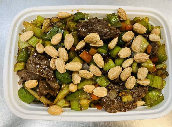 Beef with Almond or Cashew Nuts 杏仁或腰果牛肉